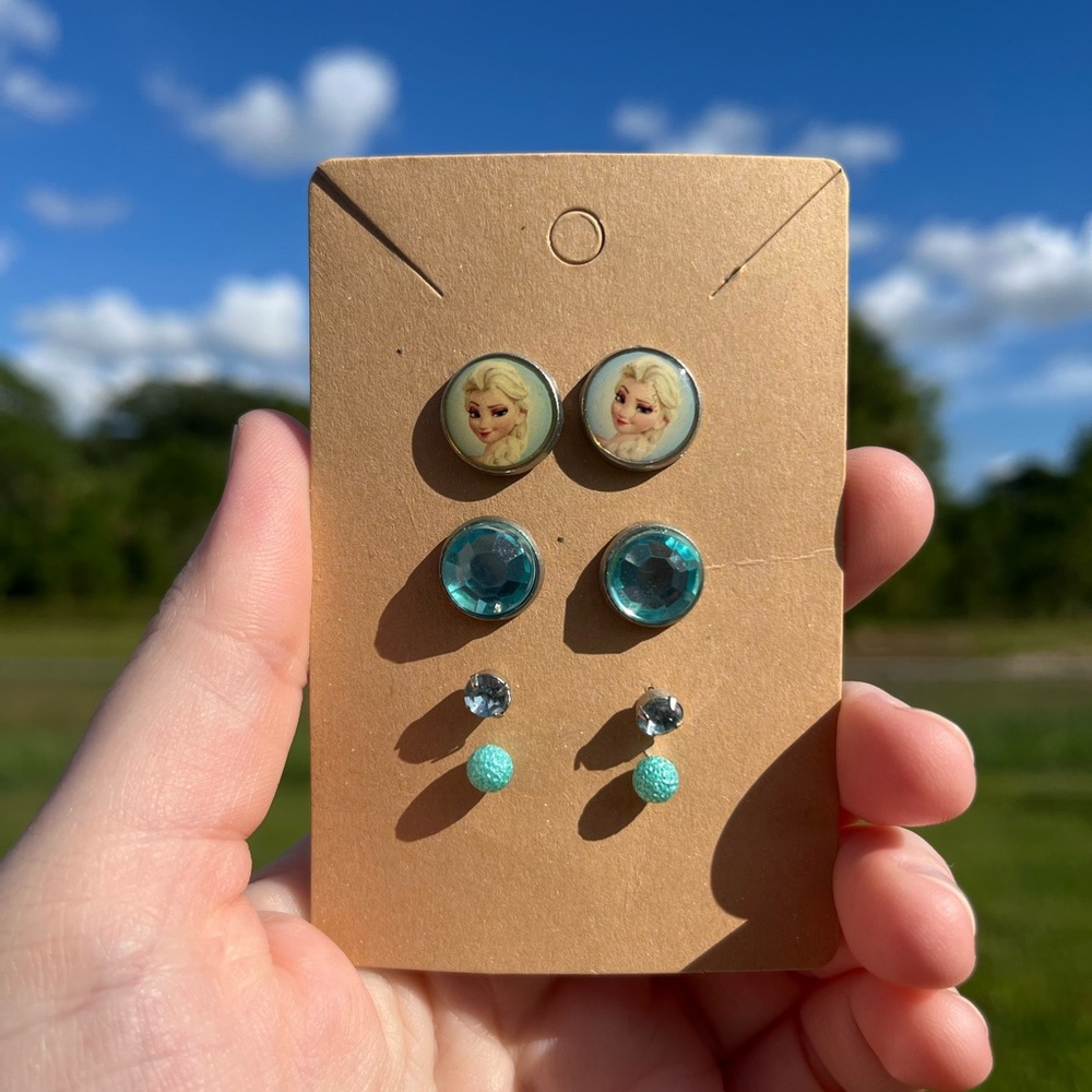 NEW - Frozen Character Earrings Set